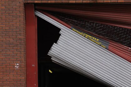A garage door that malfunctioned and killed someone, door expert needed!