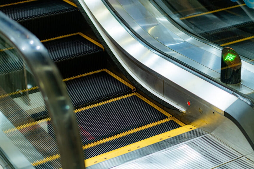 VDA expert witness services and vertical transportation consulting for elevators and escalators, serving the United States, Puerto Rico, and Guam.