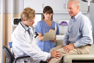An occupational health management expert in a doctor's office